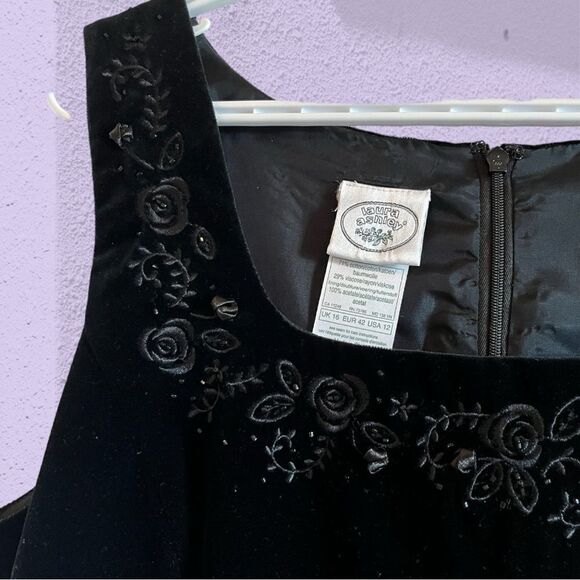 Vintage 90s Laura Ashley black velvet dress embroidery - Picture 3 of 13